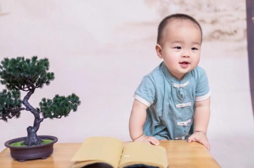 荆门宝宝爱吐奶是什么原因